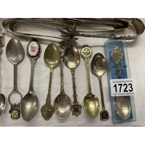 1723 - A quantity of tourist souvenir collectable teaspoons & sugar tongs