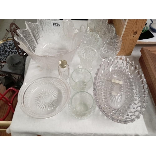 1934 - A selection of vintage moulded glass COLLECT ONLY