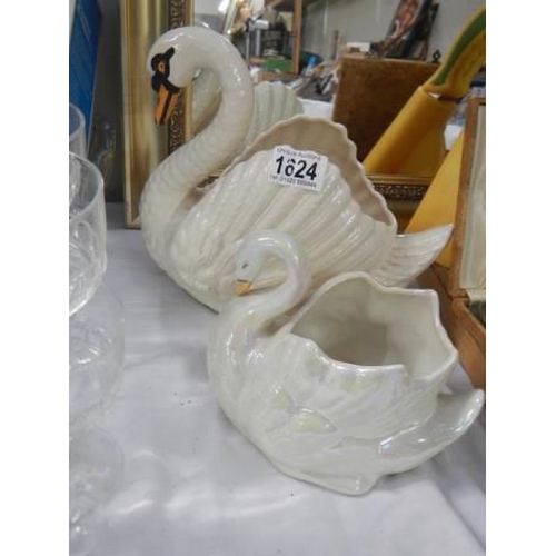 1624 - Two nice swan planters.