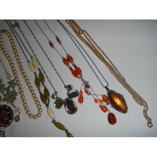 1876 - Sixteen assorted good quality necklaces and pendants.