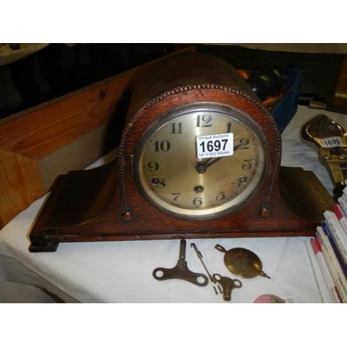 1697 - A 1920's oak mantel clock in working order.