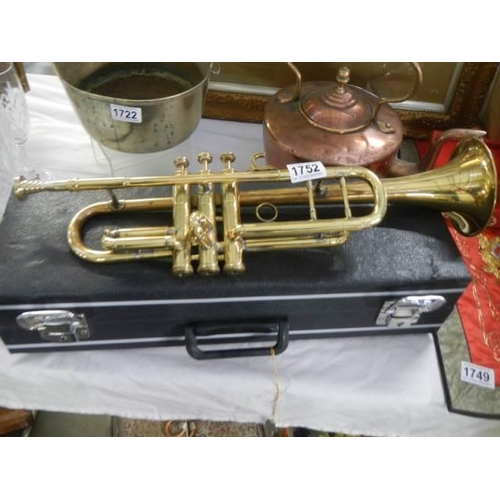 1752 - A cased modern trumpet.