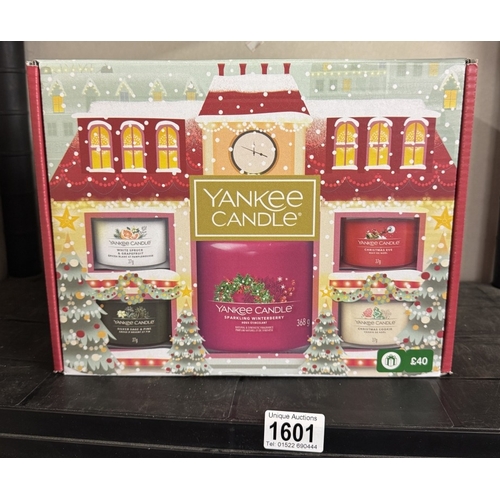 1601 - A new boxed Yankee candle set