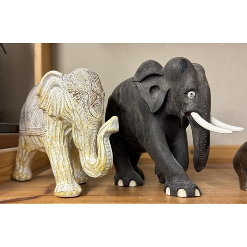 1621 - 5 elephant figures