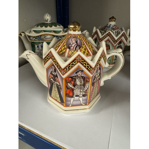 1632 - 9 collectable teapots, 1 Wade & 8 Sadler