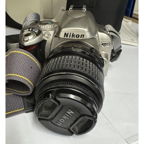 1649 - A Nikon D40 camera & accessories