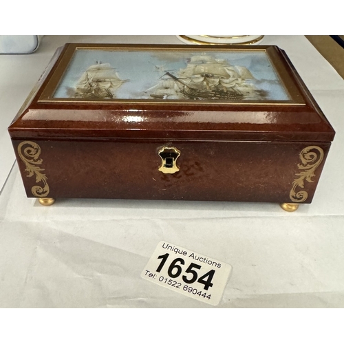 1654 - A Bradford Exchange musical jewellery box featuring H.M.S. Victory at Trafalgar , plays 'Life on the... 