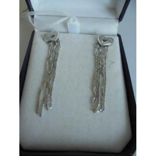 14 - A pair of 18ct white gold dangley earrings. 5.59 grams.