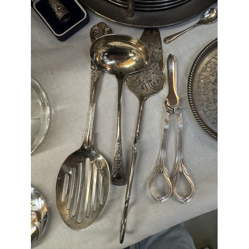 1715 - A selection of silver plate, chrome, stainless steel & metalware