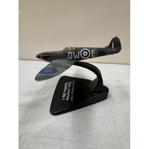 1722 - 5 World War II die cast aircraft, all A/F but parts in tray (A Battle of Britain & 1 Dambuster)