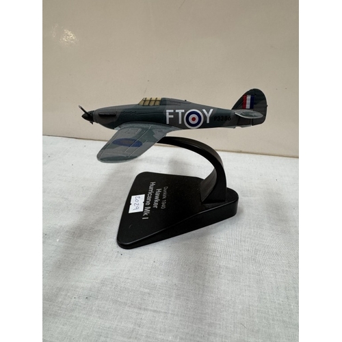 1722 - 5 World War II die cast aircraft, all A/F but parts in tray (A Battle of Britain & 1 Dambuster)