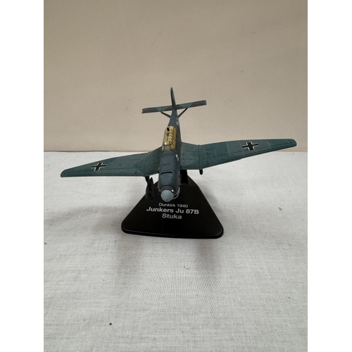 1722 - 5 World War II die cast aircraft, all A/F but parts in tray (A Battle of Britain & 1 Dambuster)