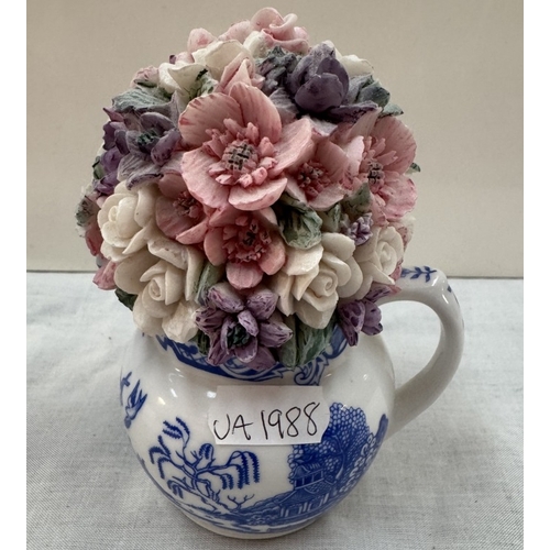 1736 - 3 decorative ceramic flower groups