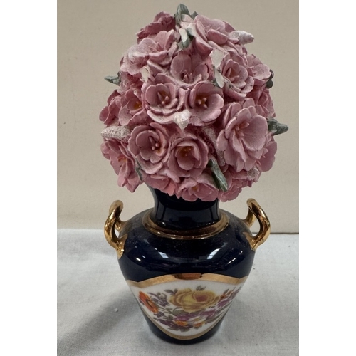 1736 - 3 decorative ceramic flower groups