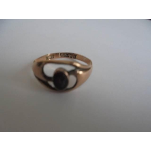 17 - A 9ct gold ring, size O, 1.4 grams.