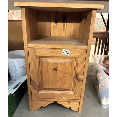 1770 - A pine pot cupboard