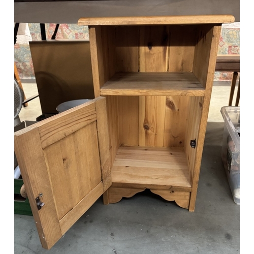 1770 - A pine pot cupboard