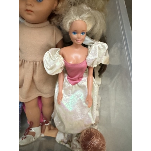 1771 - A box of vintage Dolls including Mattel 1966 Sindy