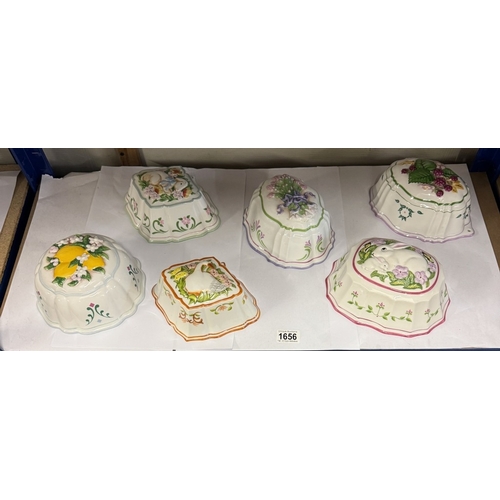 1656 - 6 decorative ceramic jelly moulds