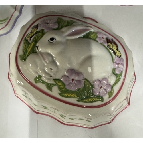 1656 - 6 decorative ceramic jelly moulds