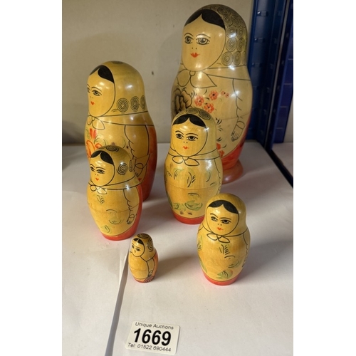 1669 - A set of 6 vintage graduated Russian Dolls dated 1974