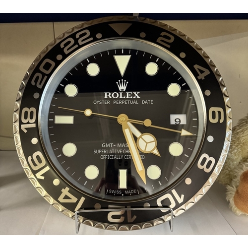 1676 - A wall clock in the style of Rolex