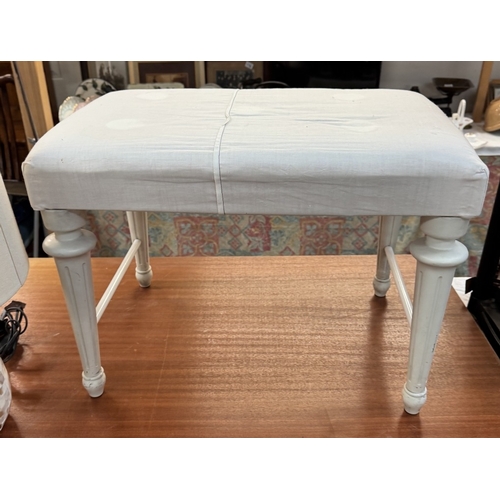 1788 - A dressing table stool