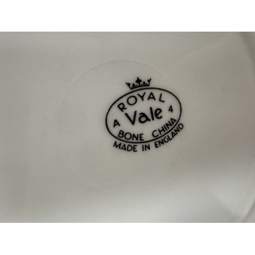 1797 - 6 Royal Vale tea plates