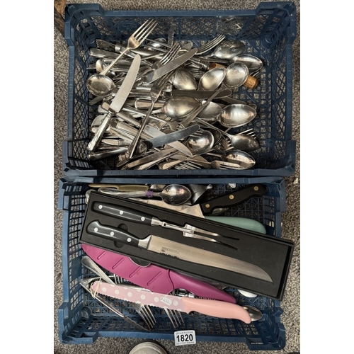 1820 - 2 trays of stainless steel cutlery & kitchen knives