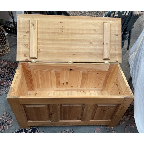 1852 - A solid pine blanket/toy box