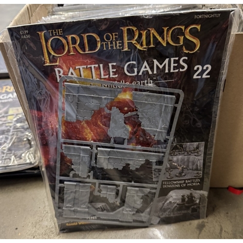 205 - A large collection of Games Workshop Lord of the Rings, Middle Earth figures & magazines (most seale... 