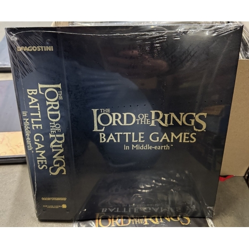 205 - A large collection of Games Workshop Lord of the Rings, Middle Earth figures & magazines (most seale... 