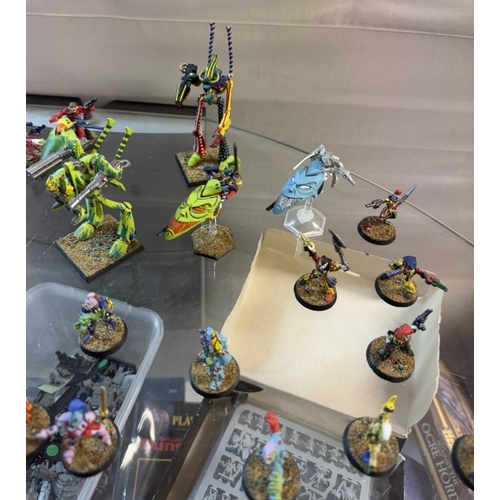 220 - A nice collection of Warhammer painted Harlequin figures