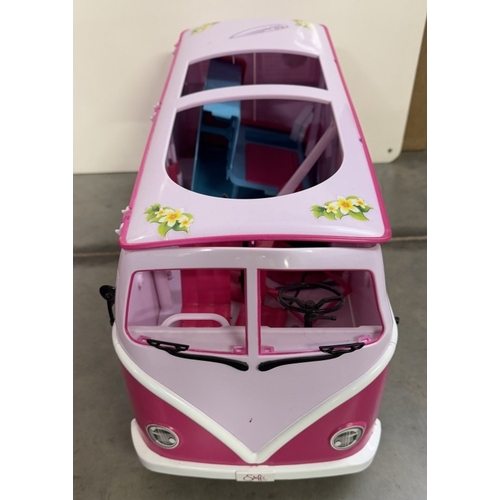 1687 - A Minnie Mouse Coupe car & a Steffi camper van COLLECT ONLY