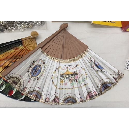 1697 - 4 decorative fans