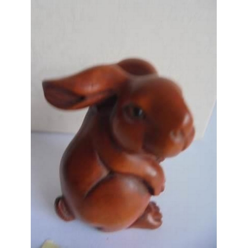 105 - A good quality carved netsuke as a rabbit.