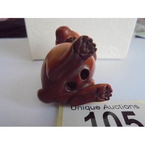 105 - A good quality carved netsuke as a rabbit.