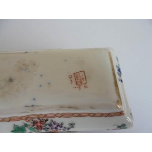 109 - A 19th century porcelain trinket box.