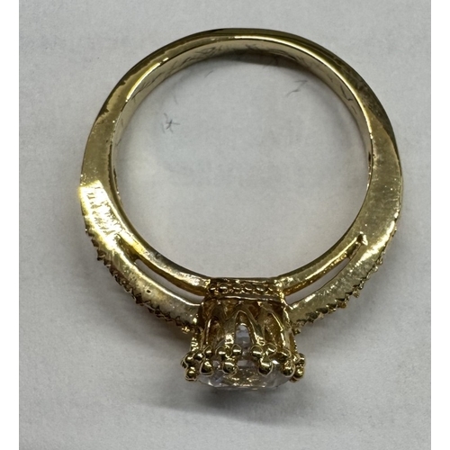 1781 - An unmarked yellow metal ring with large stone