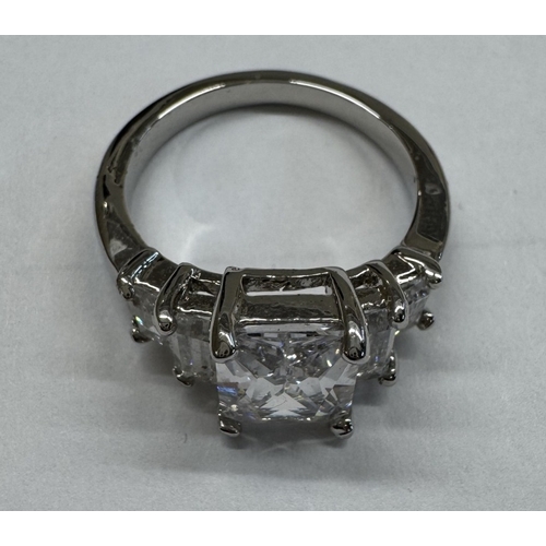 1784 - An unmarked white metal ring with large stones