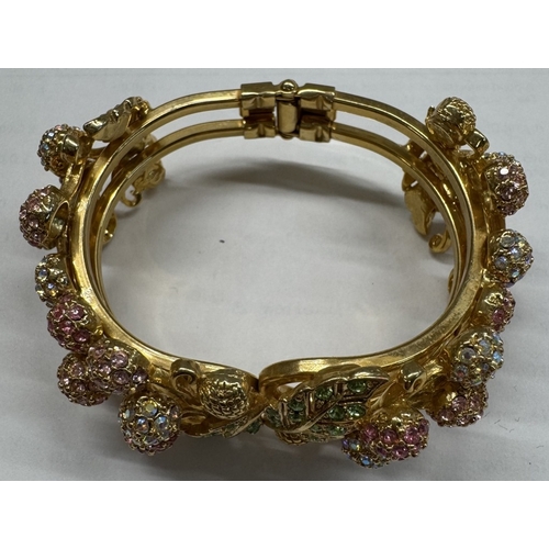 1785 - An ornate costume jewellery bracelet