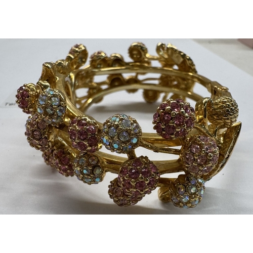 1785 - An ornate costume jewellery bracelet