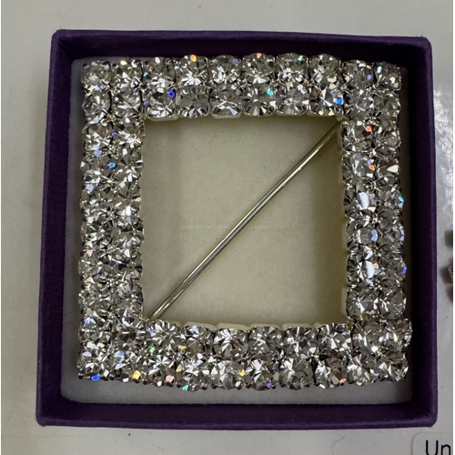 1789 - A Diamonte brooch, earrings & necklace