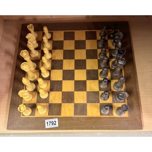 1792 - A chess set & board (Black Queen A/F)