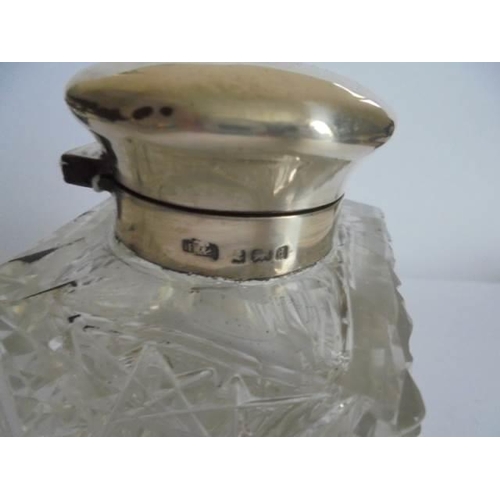 118 - An early 20th century silver topped glass inkwell.