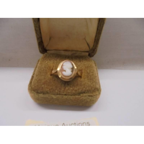 28 - A 9ct gold ring set cameo, size U. 2.4 grams.