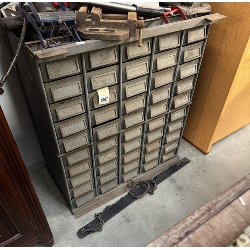 1907 - An engineers metal storage drawer unit with contents