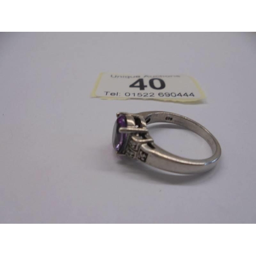 40 - A silver ring set amethyst, 925, size O.