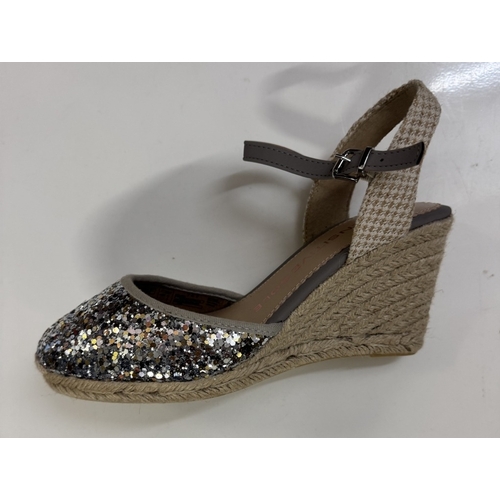 1877 - A pair of new ladies bling wedges, size 6