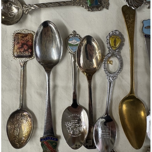 1909 - A collection of tourist collectors spoons & a quantity of thimbles